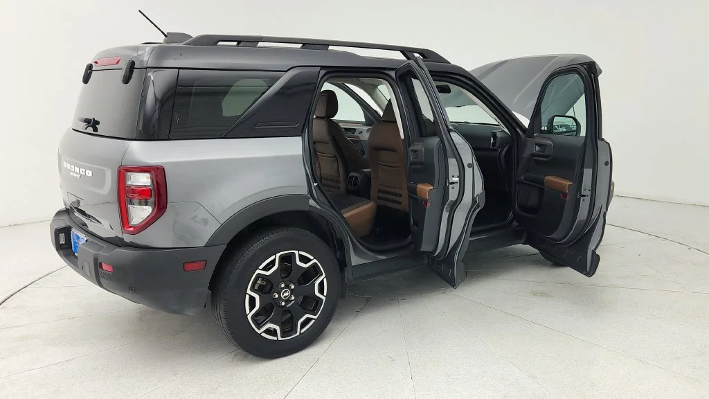 Used 2025  Ford Outer Banks image 12