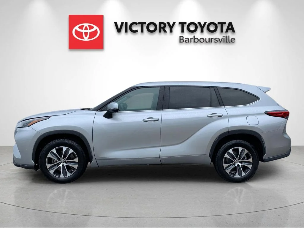 Used 2023 Silver Toyota XLE image 2
