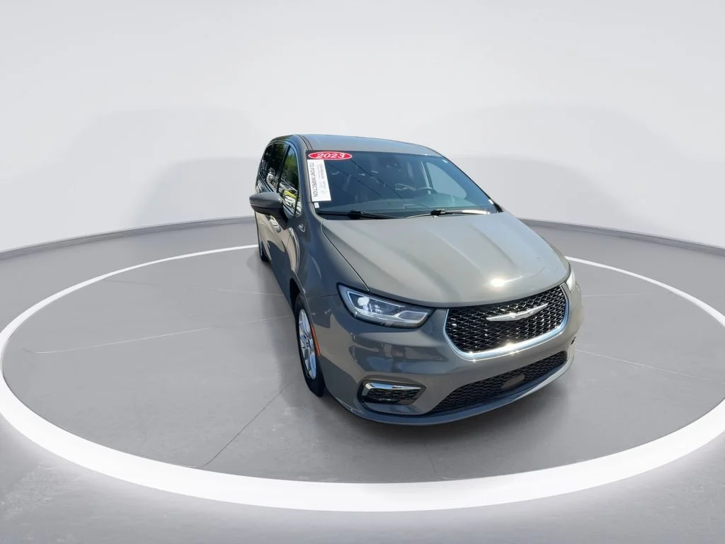Used 2023 White Chrysler Touring L image 2