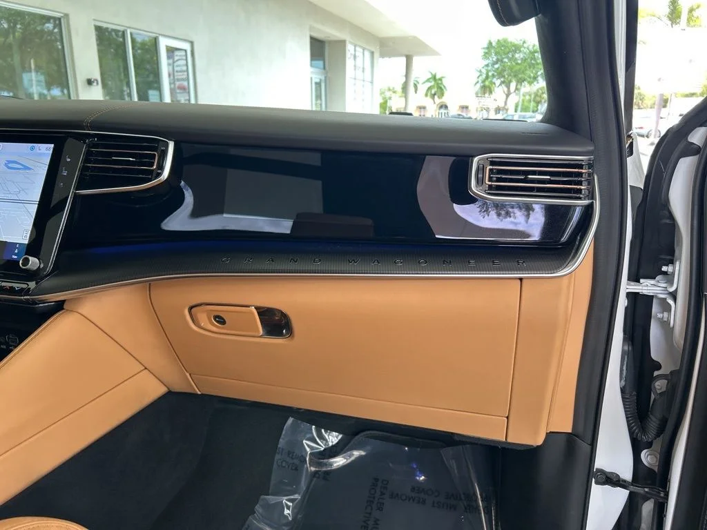 Used 2025 White/off-white Jeep Series III image 29