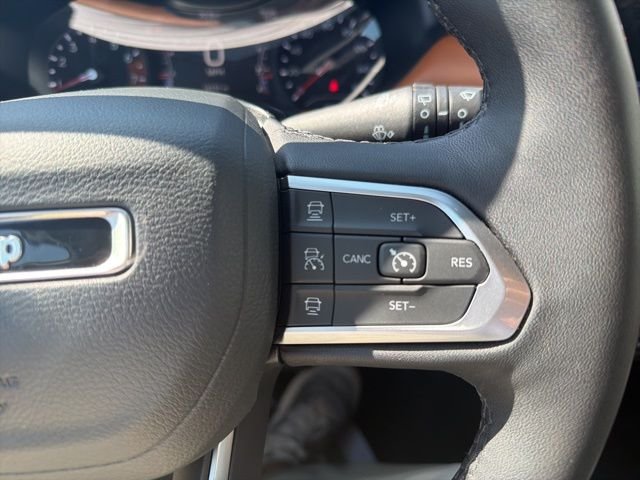 Used 2024 White/off-white Jeep Limited image 15