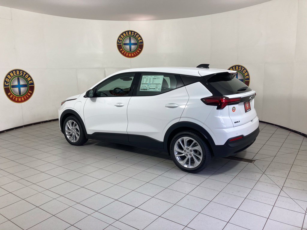 New 2027 Summit White Chevrolet LT image 19