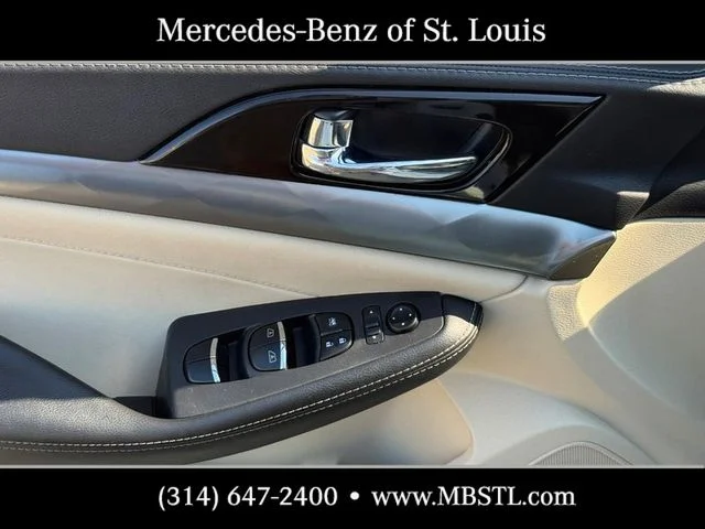 Used 2020 White Nissan 3.5 SL image 18