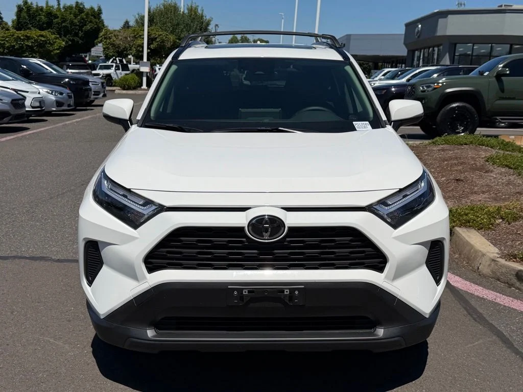 Used 2025 Ice Toyota XLE image 3