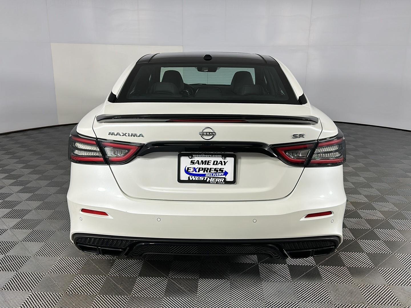 Used 2023 Pearl White Tricoat Nissan SR image 27