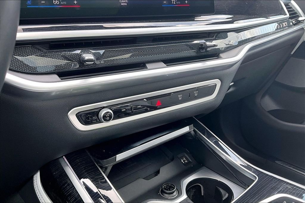 Used 2023 Gray BMW xDrive40i image 24