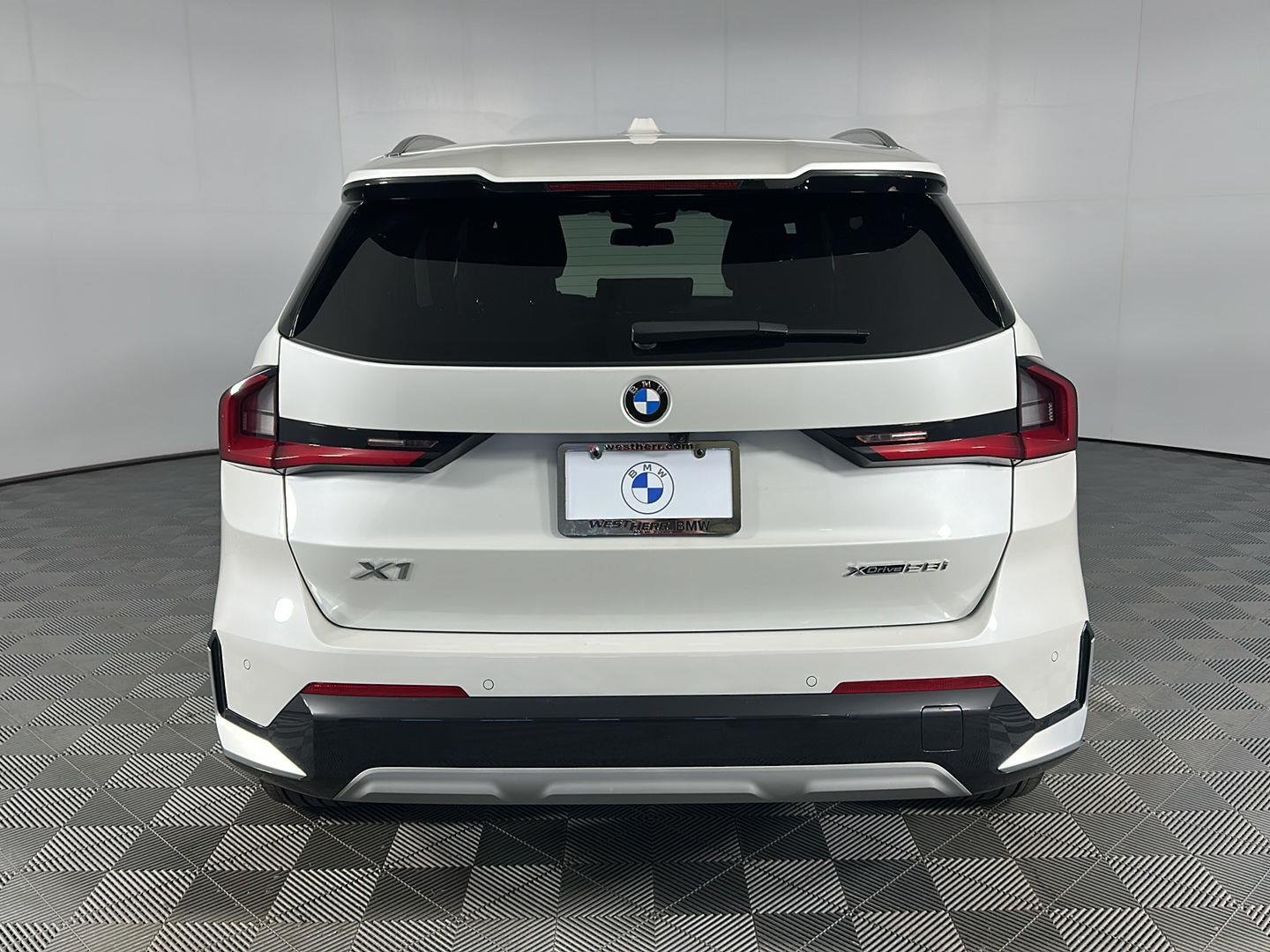 Used 2025 Mineral White Metallic BMW xDrive28i image 21