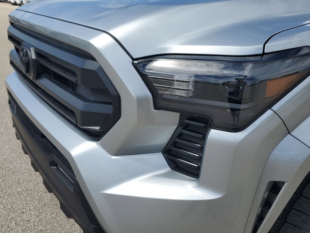 2025 Toyota Tacoma SR5 - Photo 11