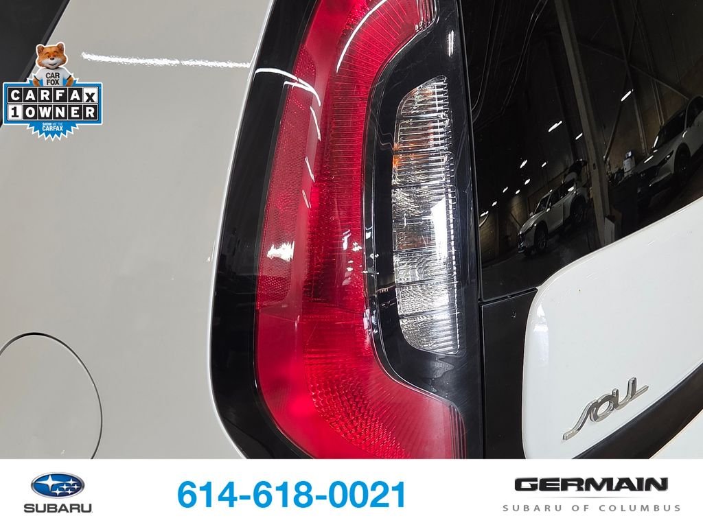 Used 2017 White Kia Base image 15