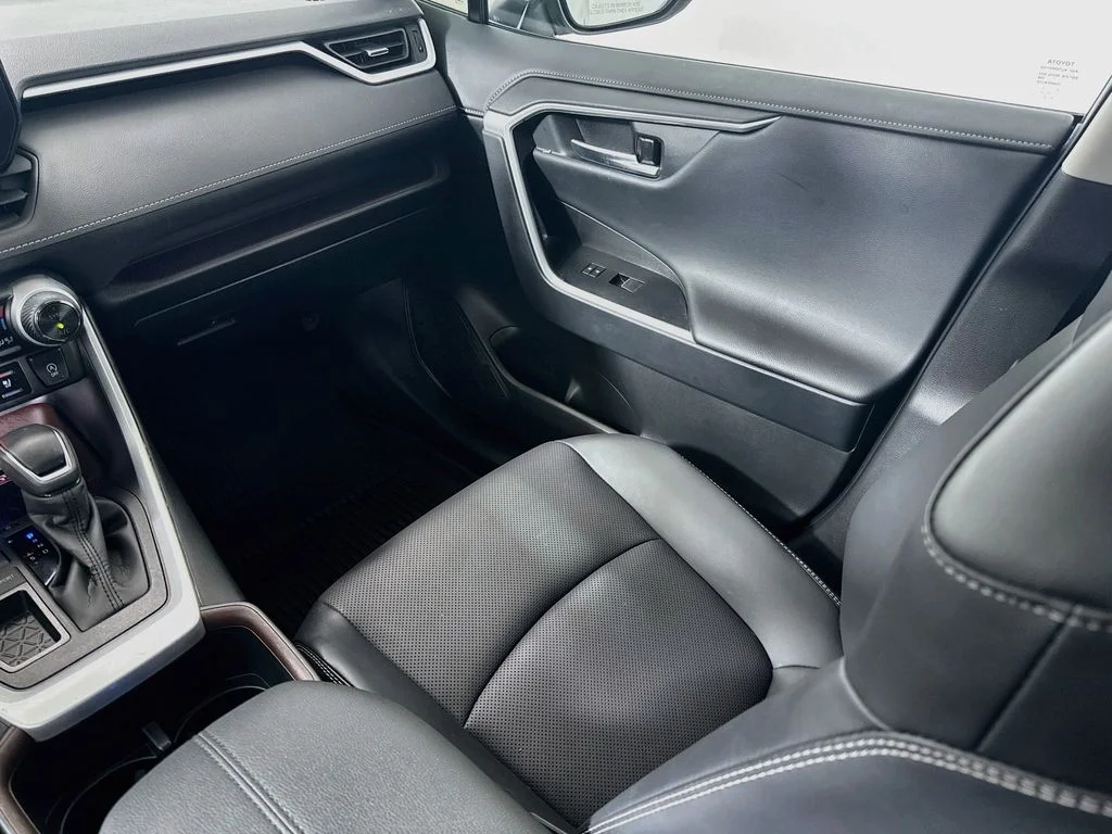 Used 2025 Silver Sky Metallic Toyota Limited image 22