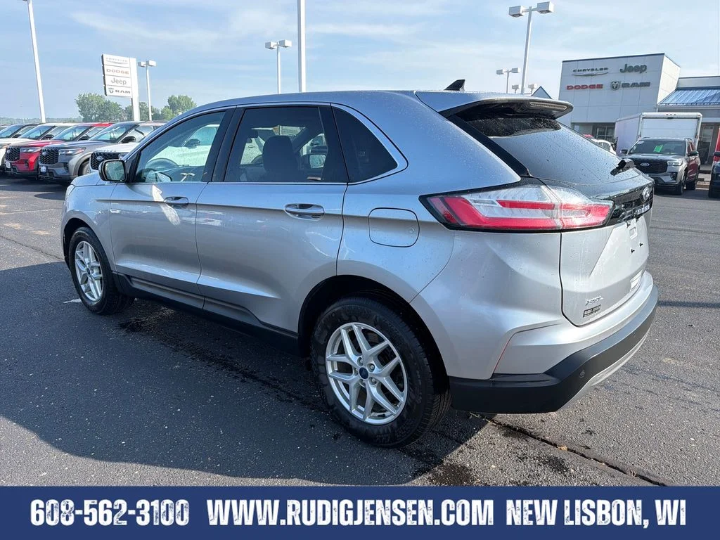 Used 2022 Silver Ford SEL image 3