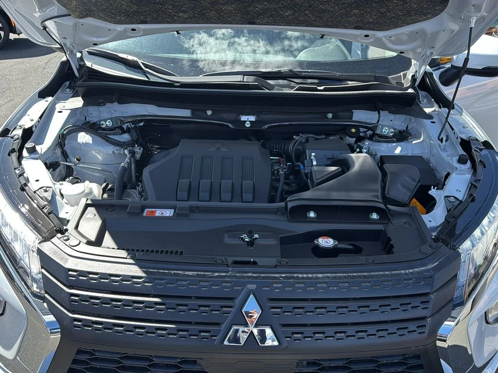 New 2026 White Diamond Mitsubishi ES image 34