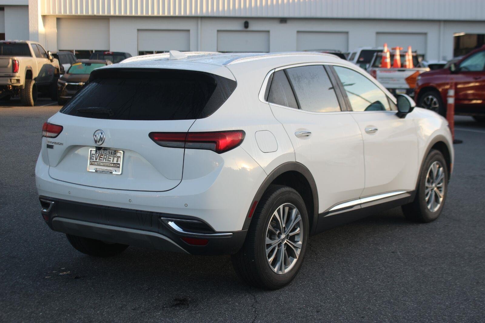 Used 2022 SUMMIT WHITE Buick Preferred image 7