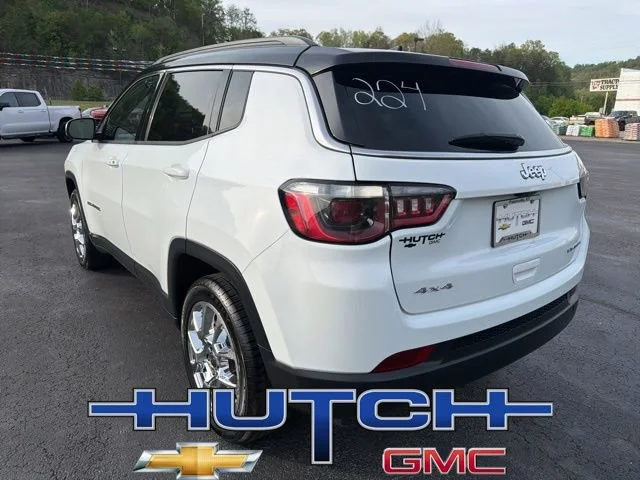 Used 2025 White Jeep Limited 4x4 image 4
