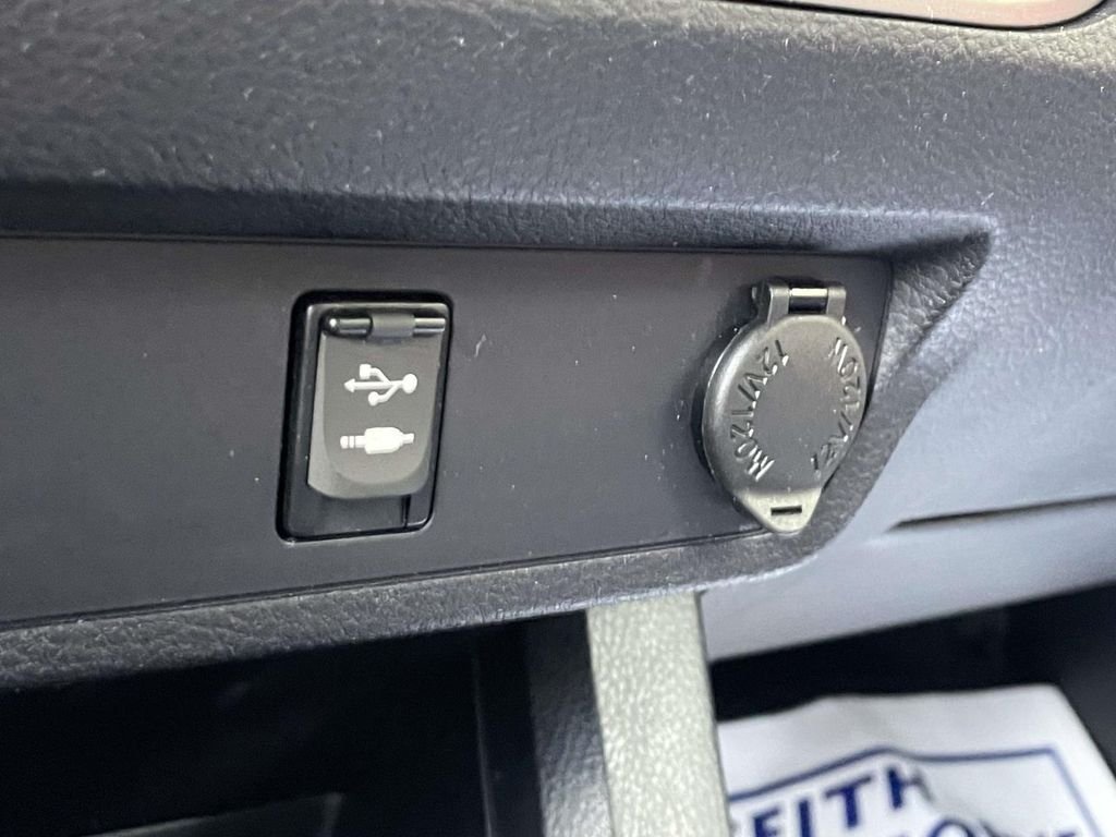 Used 2017  Toyota SR5 image 26