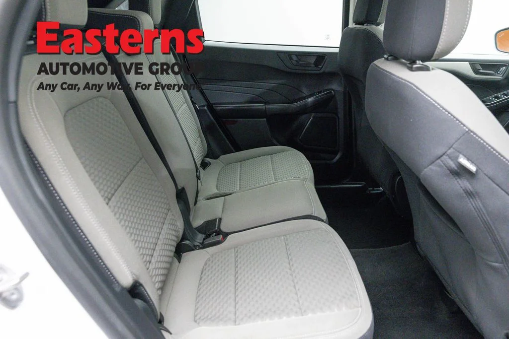 Used 2022 White Ford SE image 23