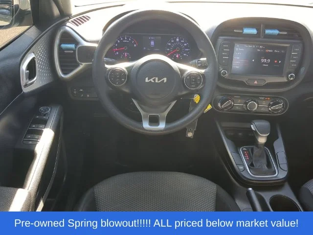 Used 2022 White Kia LX image 37
