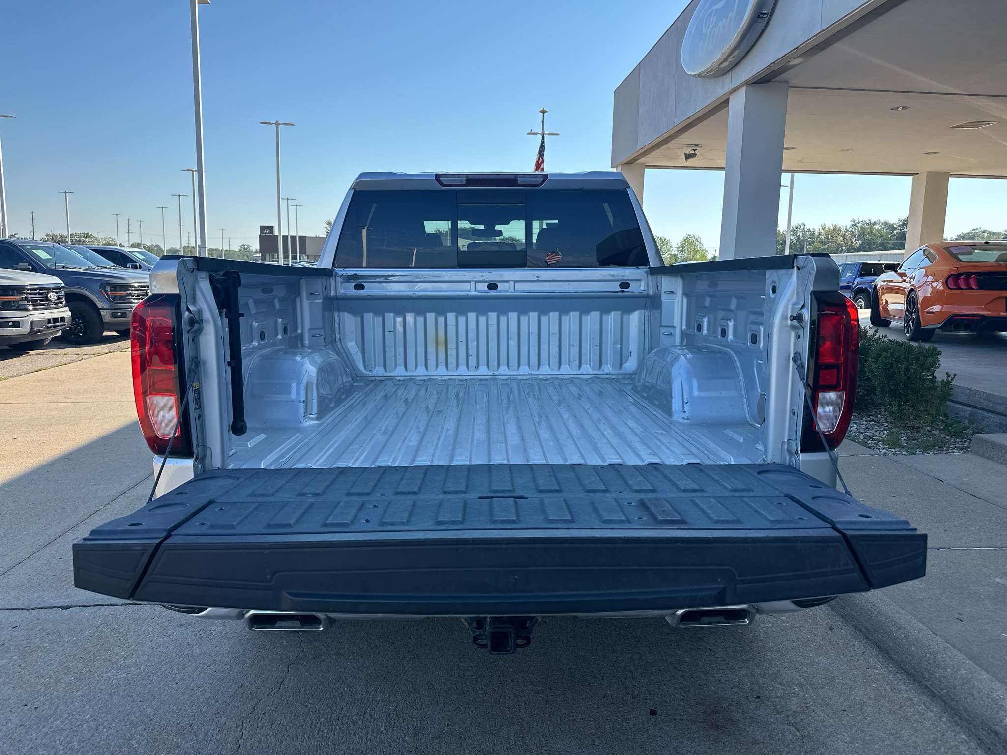 Used 2021 Quicksilver Metallic GMC Elevation image 7