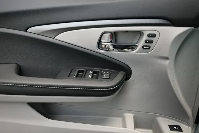 New 2026 Platinum White Honda RTL image 23