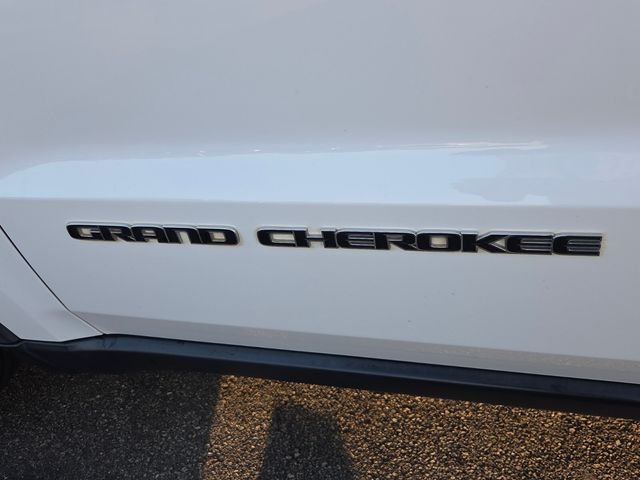 Used 2020 White Jeep Laredo E image 4