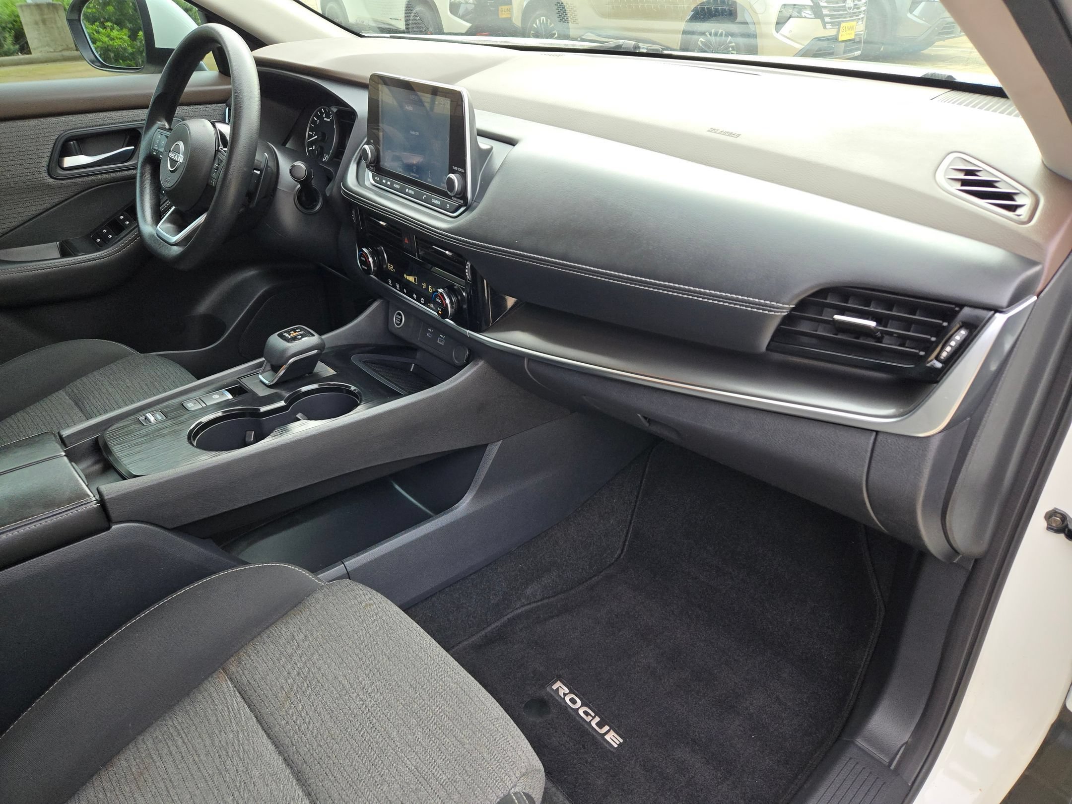 Used 2022 Pearl White Tricoat Nissan SV image 28
