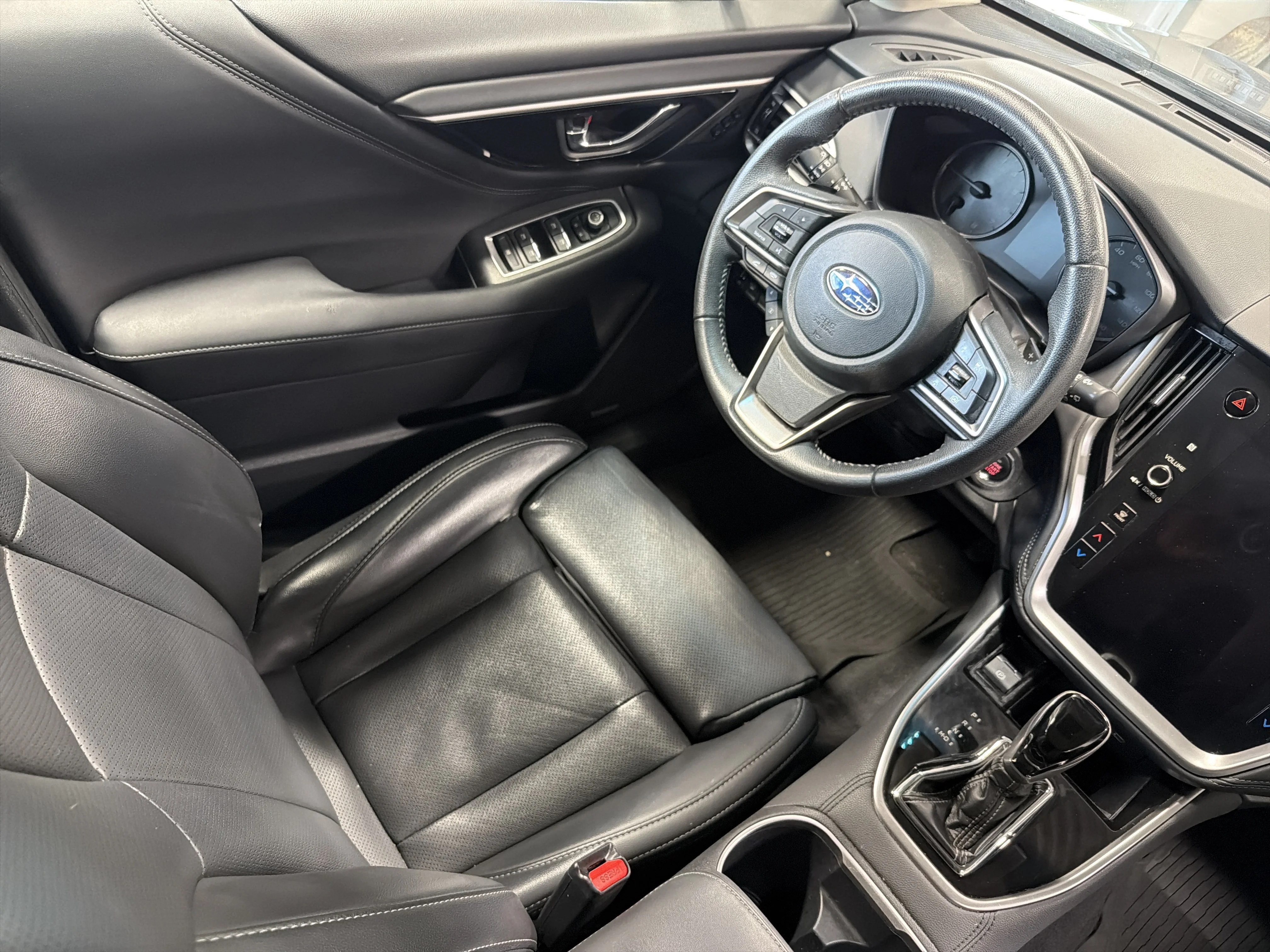 Used 2020 Magnetite Gray Metallic Subaru Limited image 9