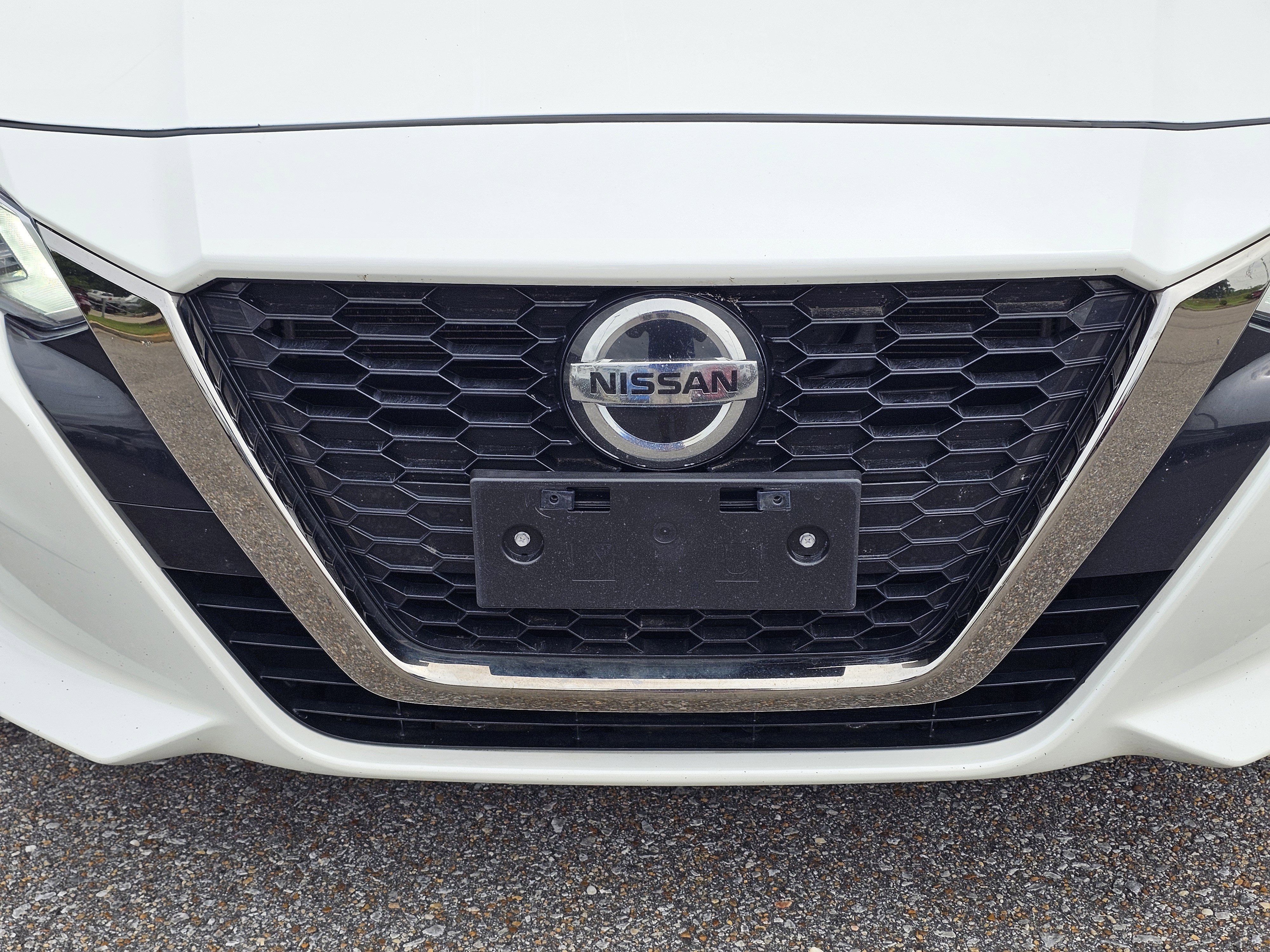 Used 2021 Pearl White Tricoat Nissan 2.5 SR image 3