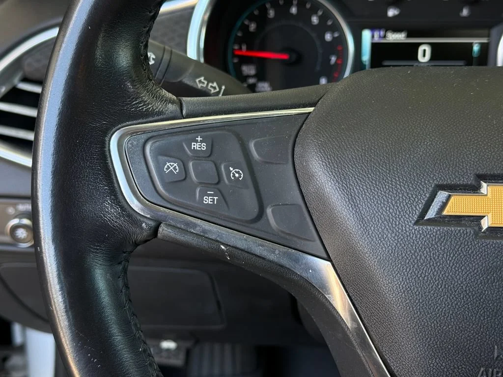 Used 2018 SUMMIT WHITE Chevrolet LT image 9