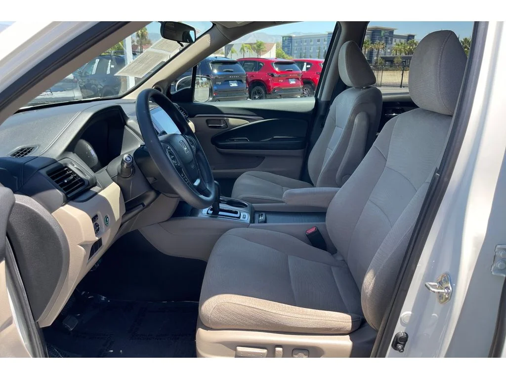Used 2018 White Diamond Pearl Honda EX image 10