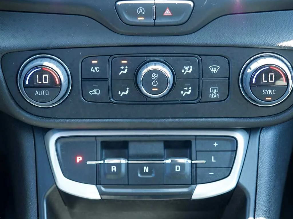 2023 GMC Terrain SLT - Photo 30