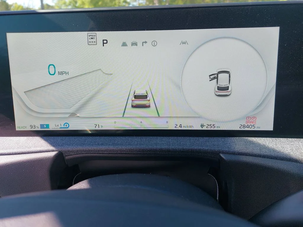 Used 2023 White Kia Wind image 19