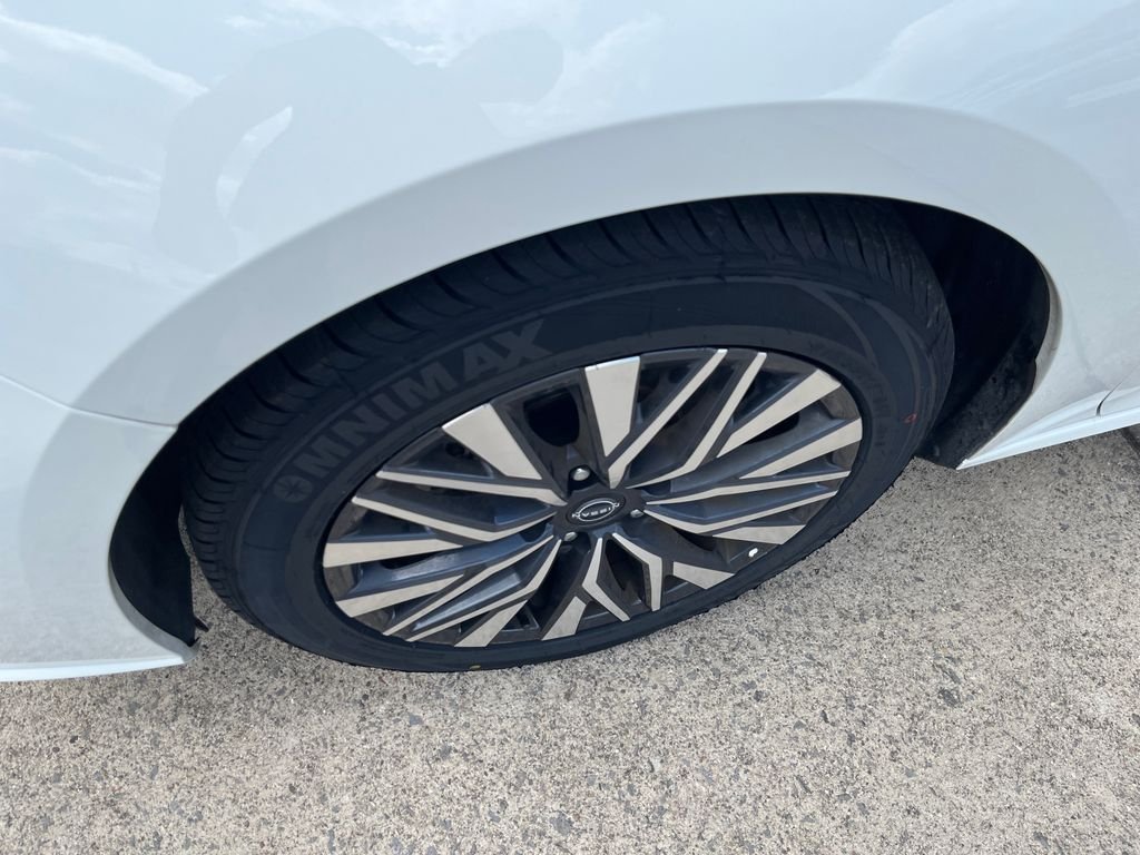 Used 2025 White Nissan 2.5 SV image 9
