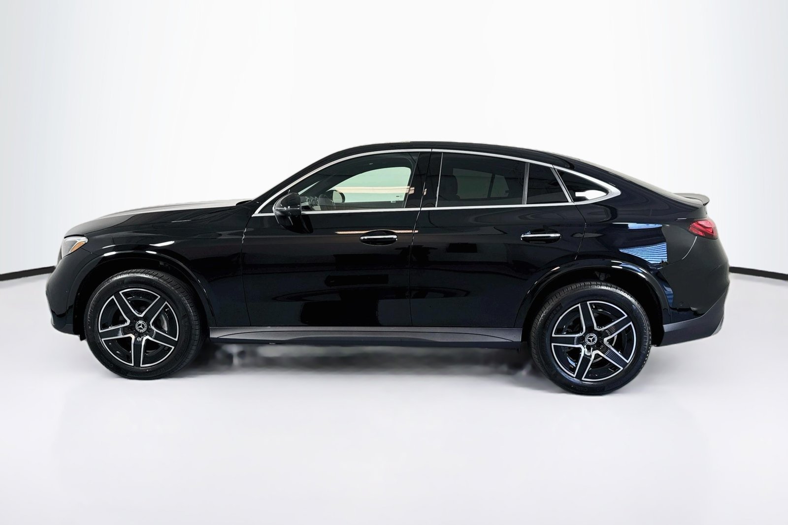 New 2027 Black Mercedes-Benz GLC 300 image 8