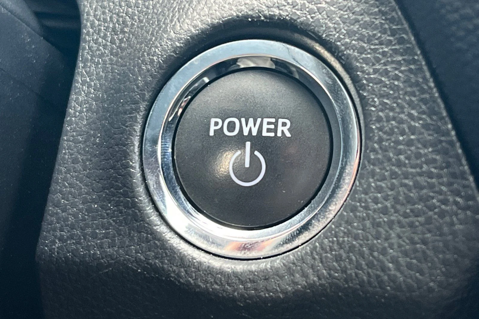 Used 2025 White Toyota XLE image 22