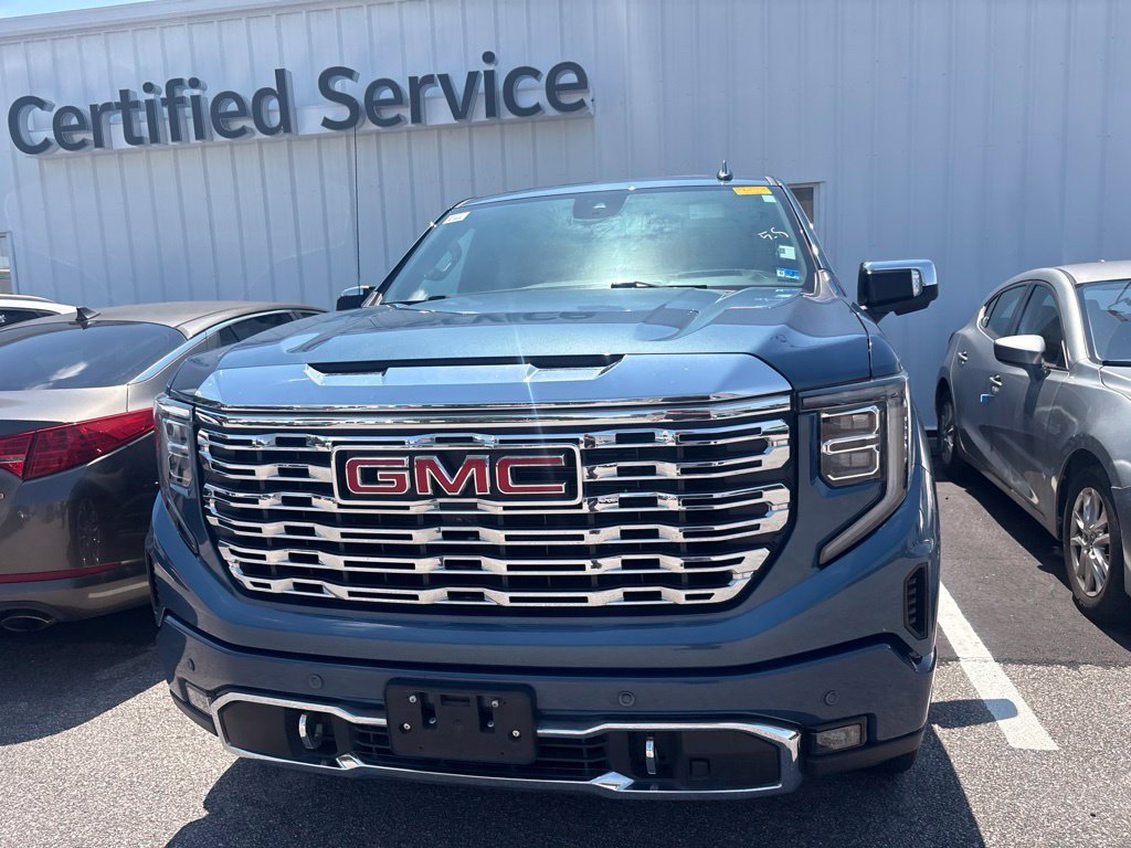 Used 2024 Blue GMC Denali image 4