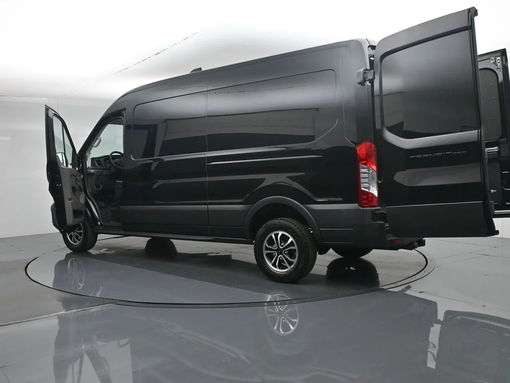 New 2026 Agate Black Metallic Ford Base image 33