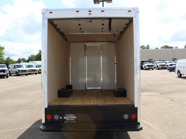 New 2026 Summit White Chevrolet 1WT image 17