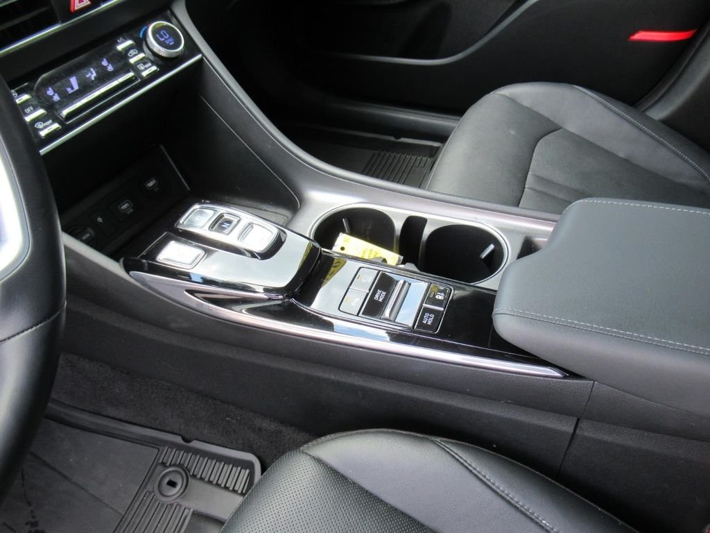 Used 2022 Black Hyundai Limited image 18