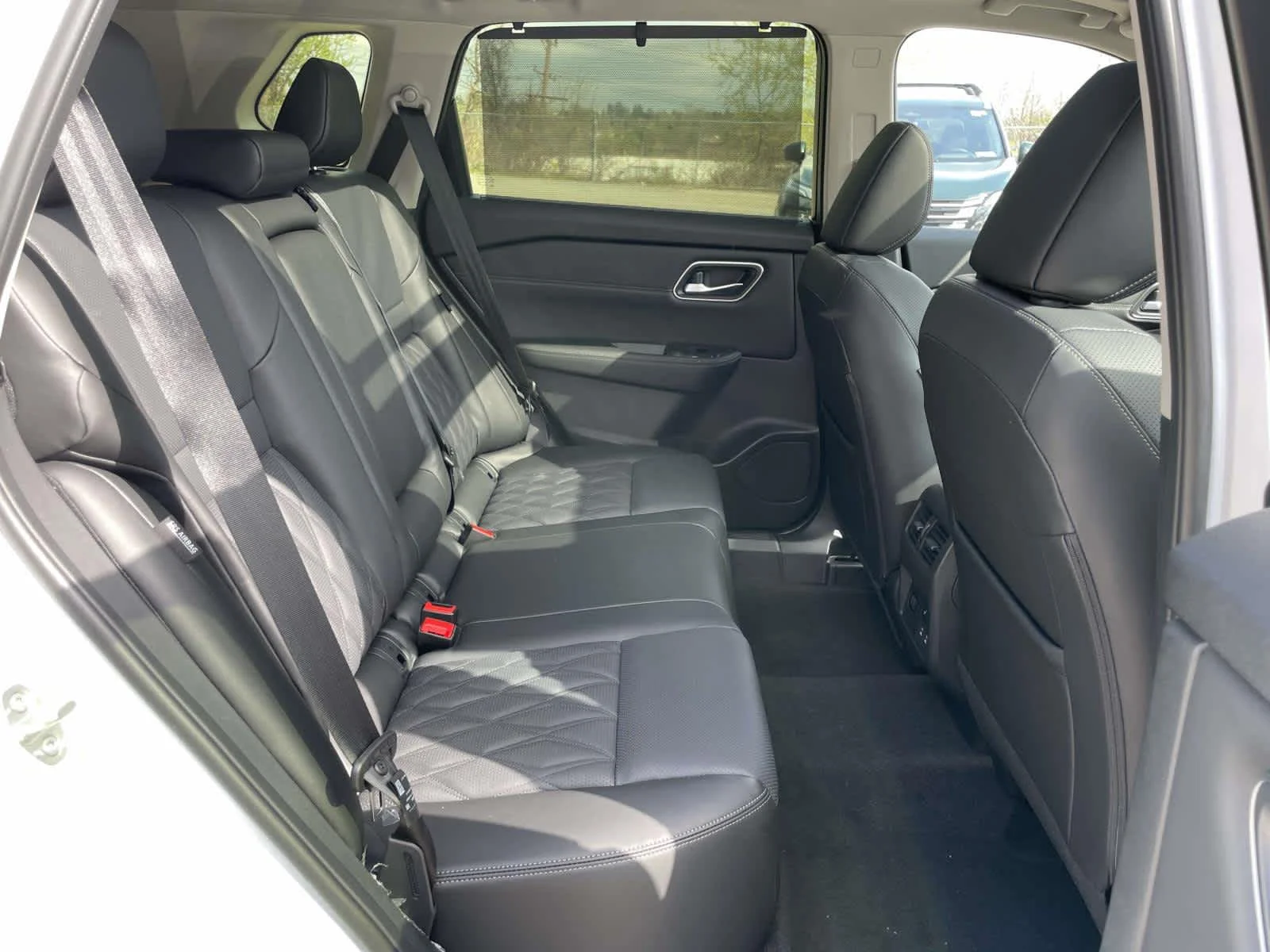 New 2026 Everest White Pearl/Super Black Nissan Platinum image 21
