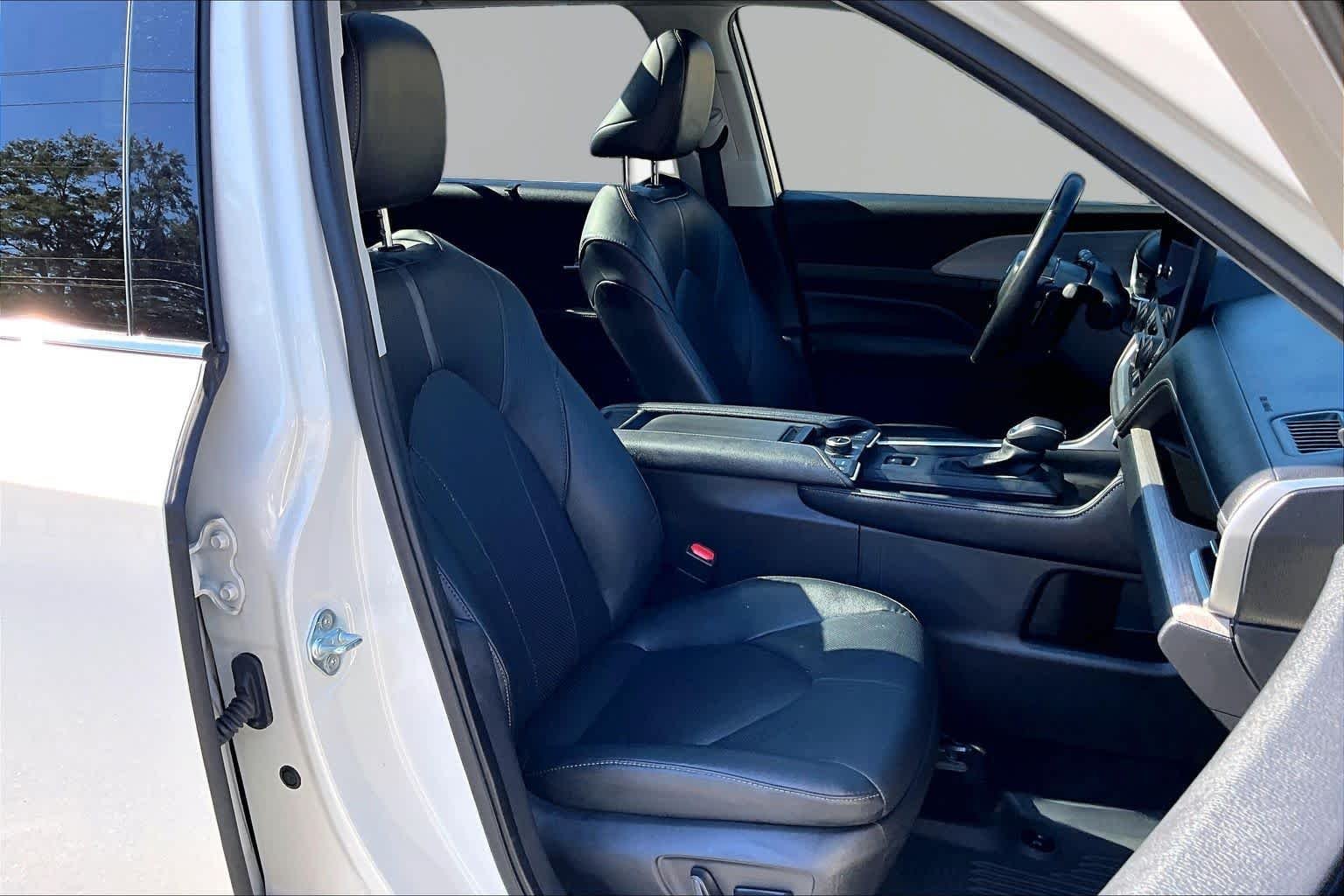 Used 2024 Coastal Cream Toyota Platinum image 8