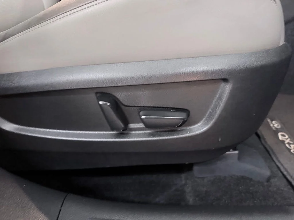 Used 2023 Gray INFINITI LUXE image 40