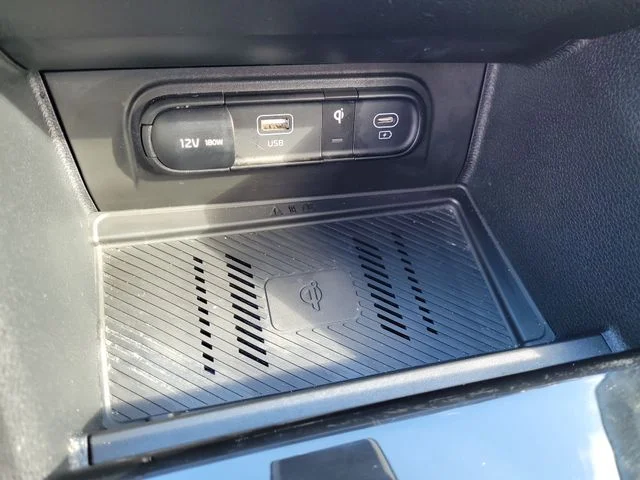 Used 2025 White Kia X-Pro Prestige image 35