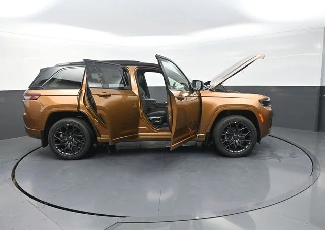 New 2026 Copper Shino Metallic Clear-Coat Exterior Paint Jeep Summit image 42