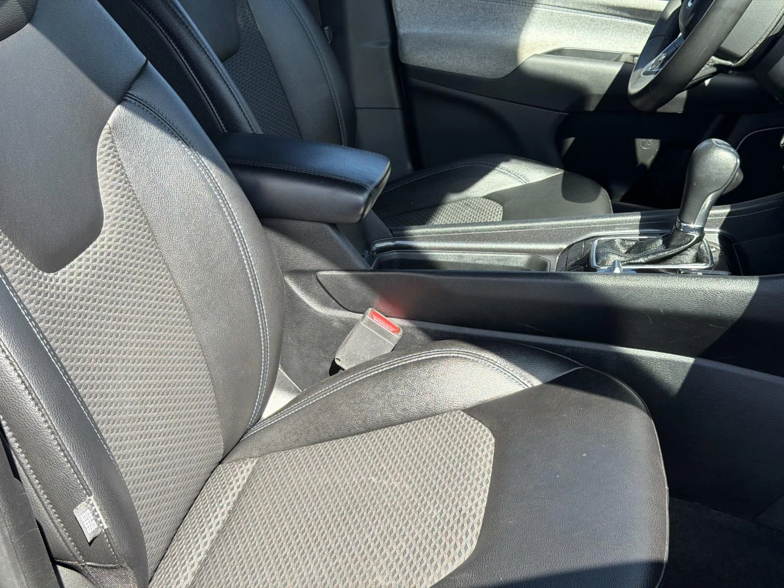 Used 2024 BALTIC GRAY MET Jeep Latitude 4x4 image 22