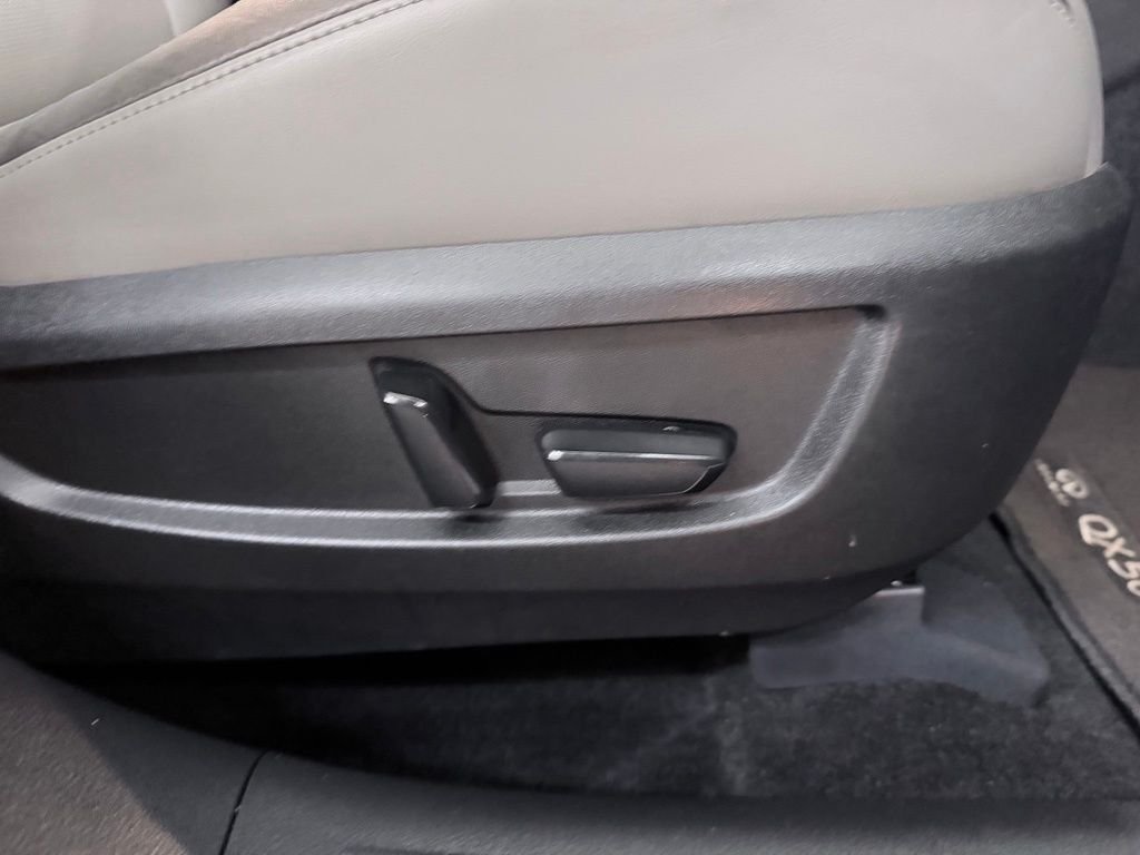 Used 2023 Gray INFINITI LUXE image 40