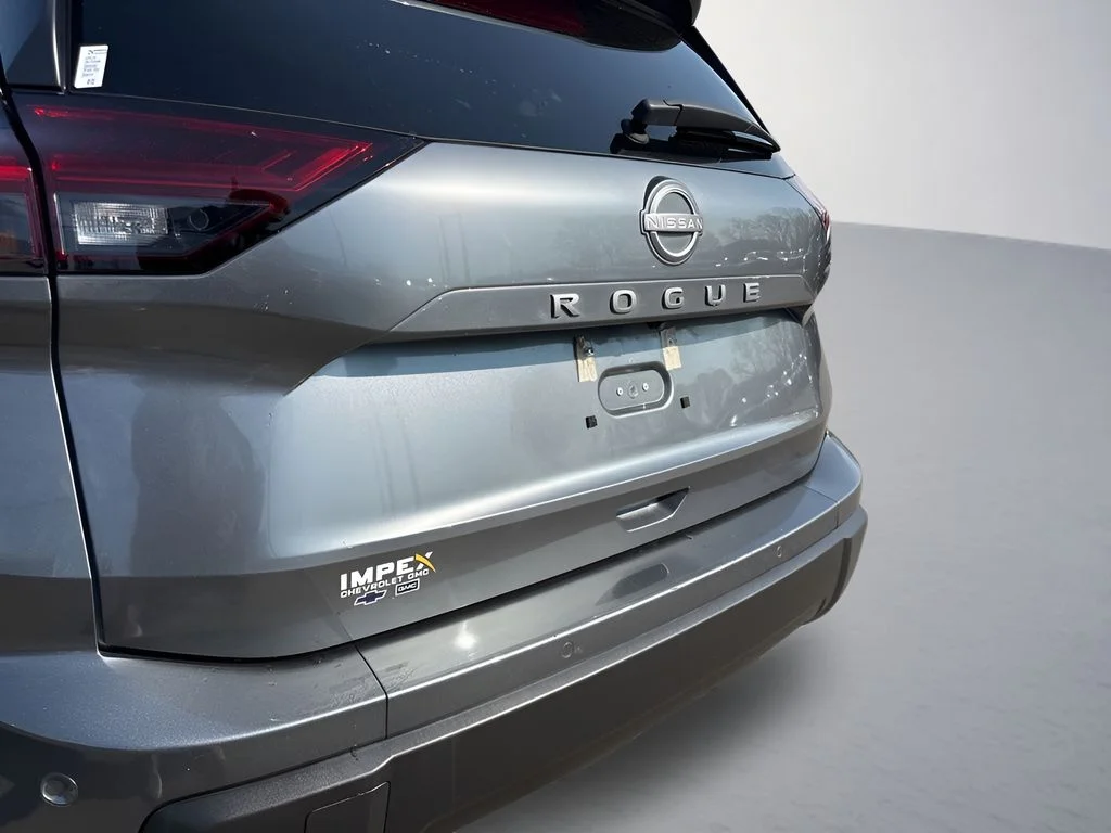 Used 2025 Gray Nissan SV image 31