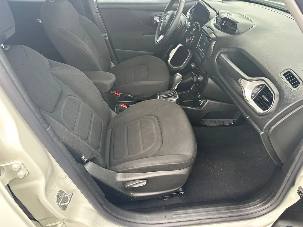Used 2019 White Jeep Latitude image 13