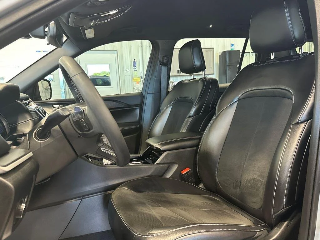 Used 2023 Silver Zynith Jeep Altitude image 15