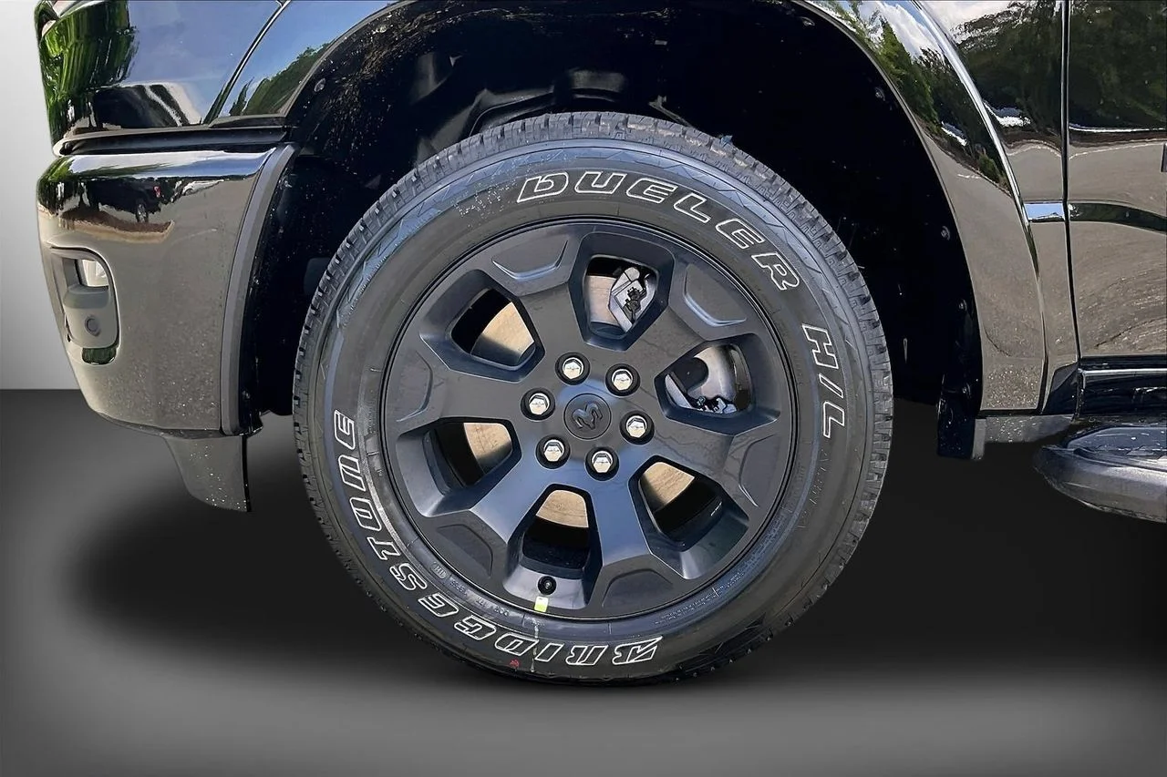 New 2026 Diamond Black Crystal Pearlcoat RAM Big Horn/Lone Star image 29
