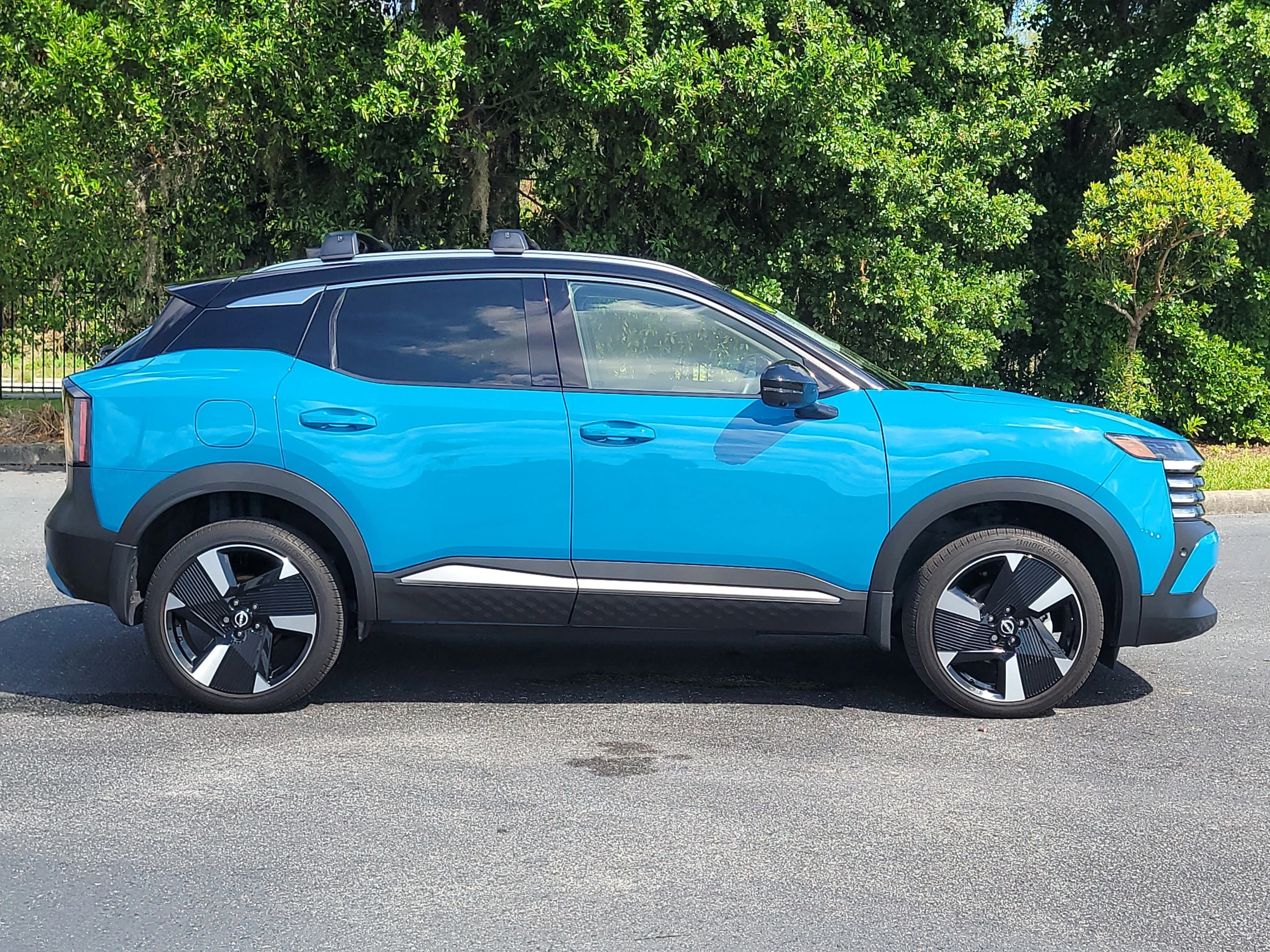 Used 2025 Arctic Ice Blue Metallic/Super Black Nissan SR image 7